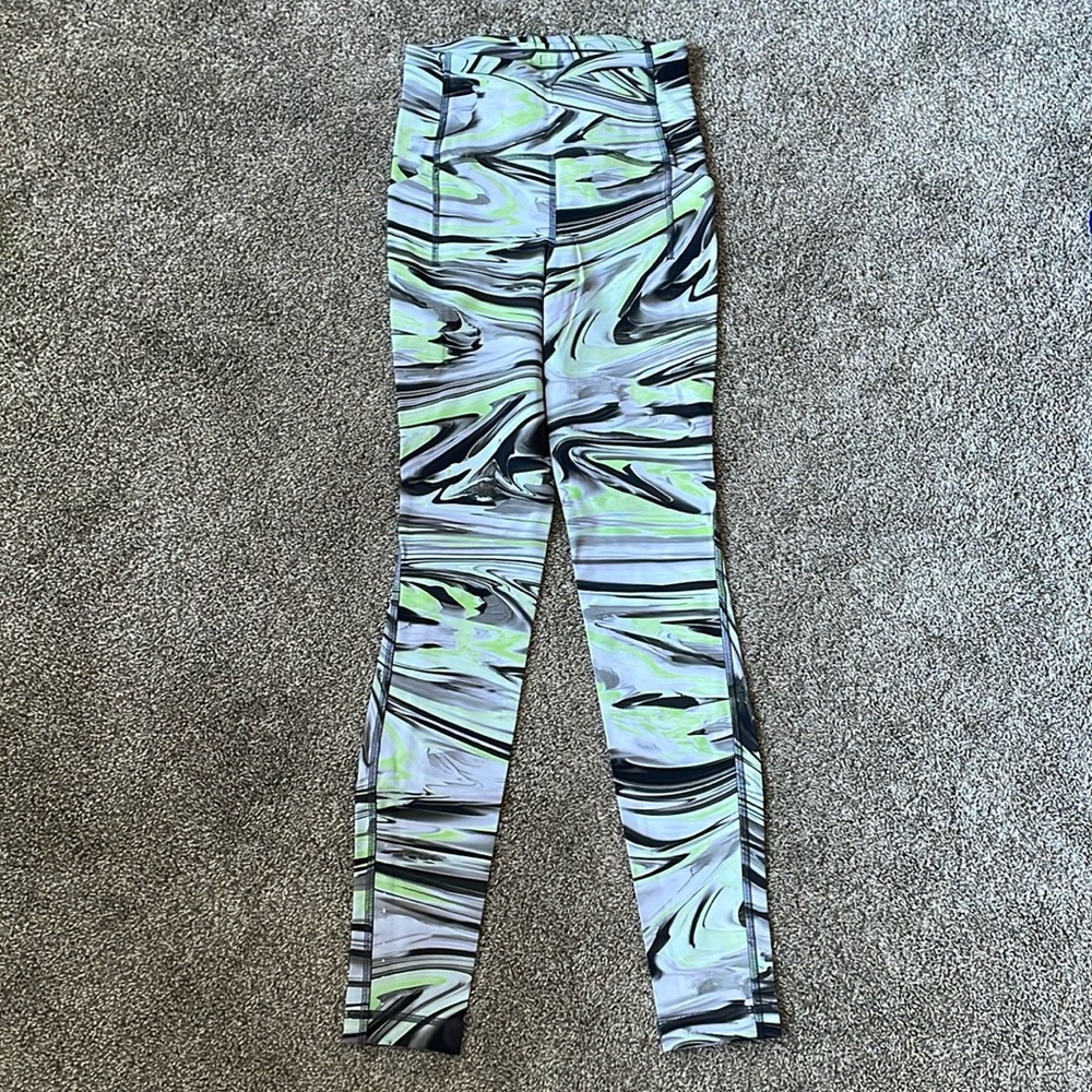 Lululemon Swift Speed HR Tight 28”. Size 2. Never worn.